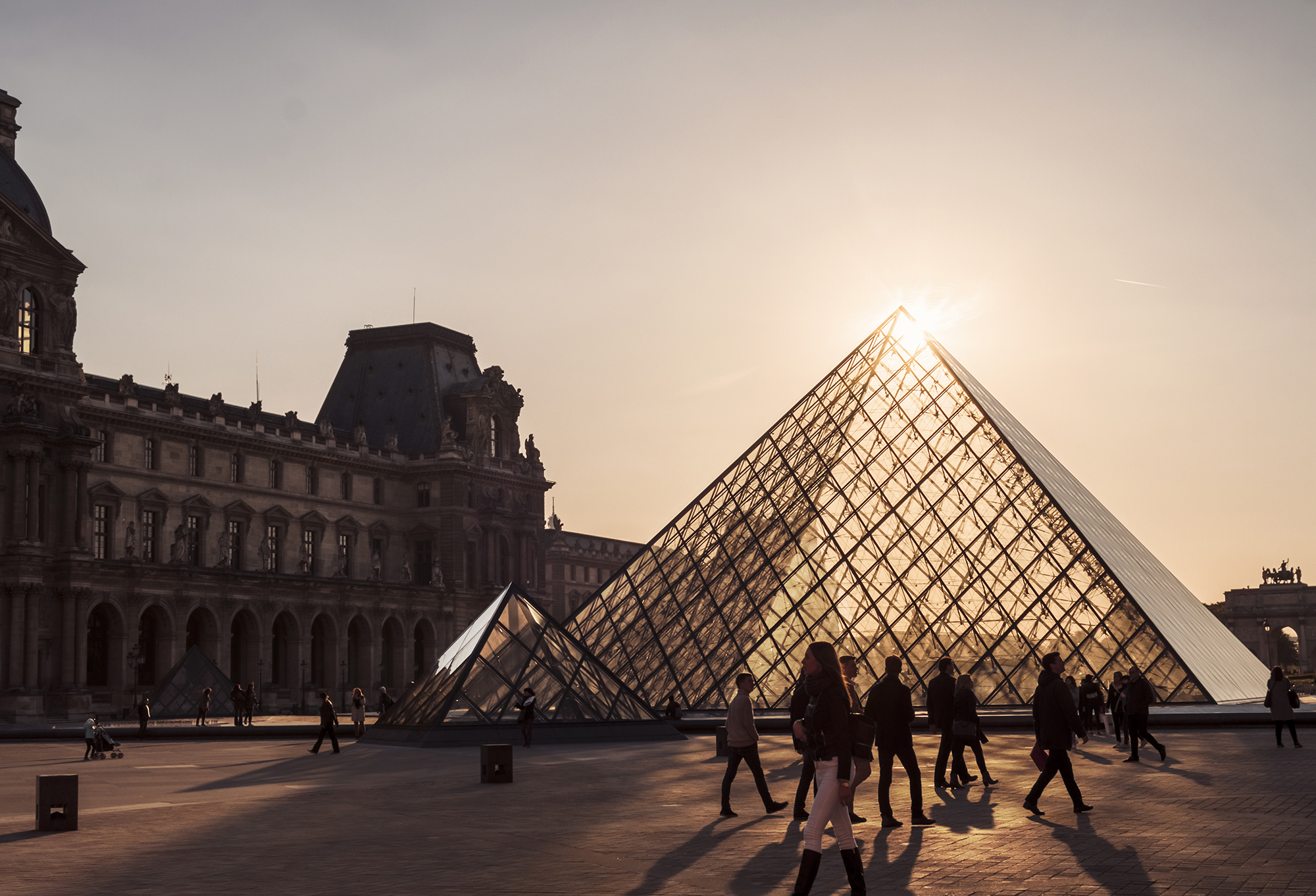 Closing Time at the Louvre: The Mona Lisa at Her Most Peaceful in Small Group - Alojamientos en Paris