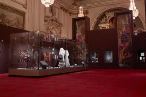 Royal London Tour including Buckingham Palace, Changing of the Guard & Free Snack Pack