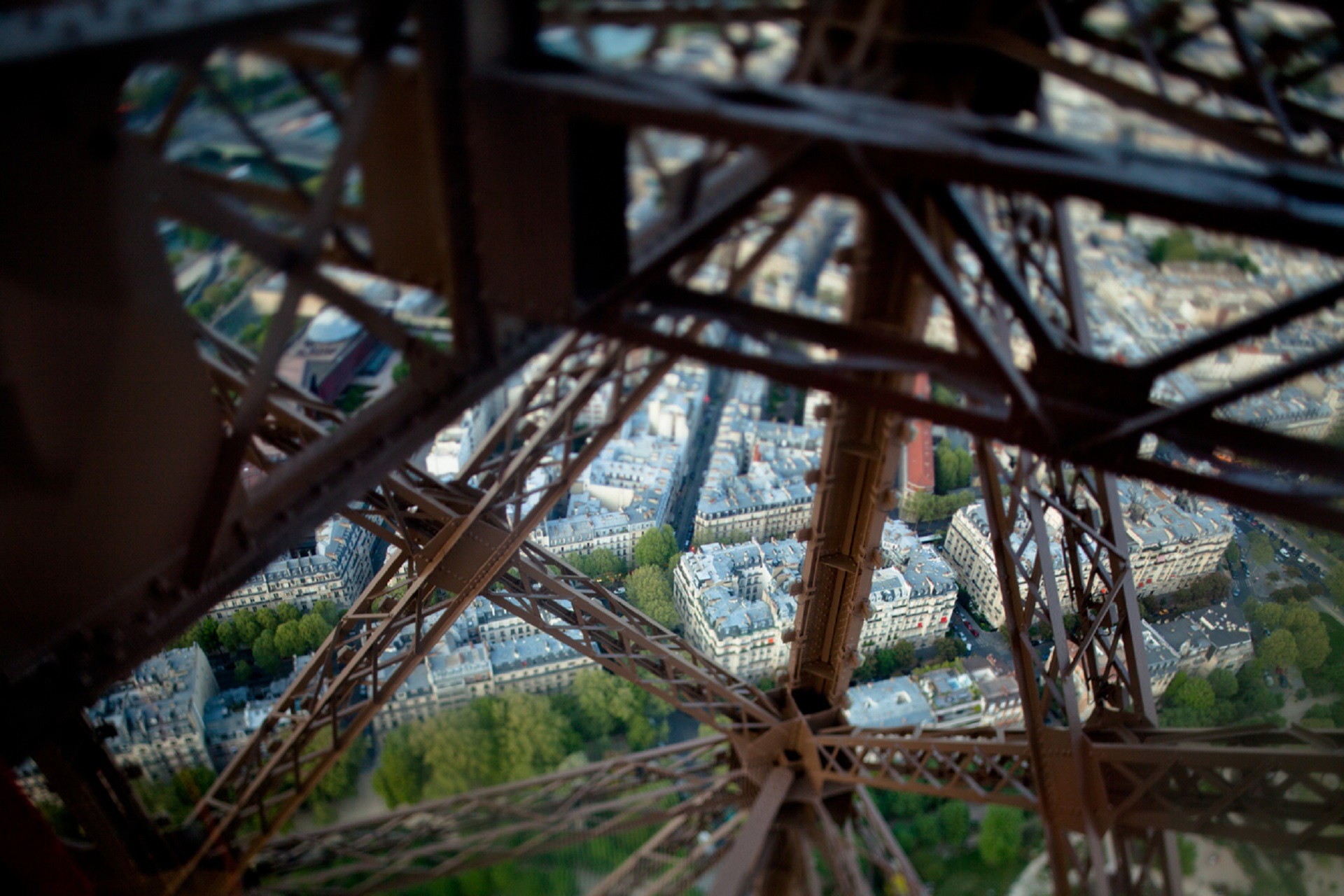 Skip-the-Line Eiffel Tower and Trocadero Gardens Tour in Small Group - Alojamientos en Paris