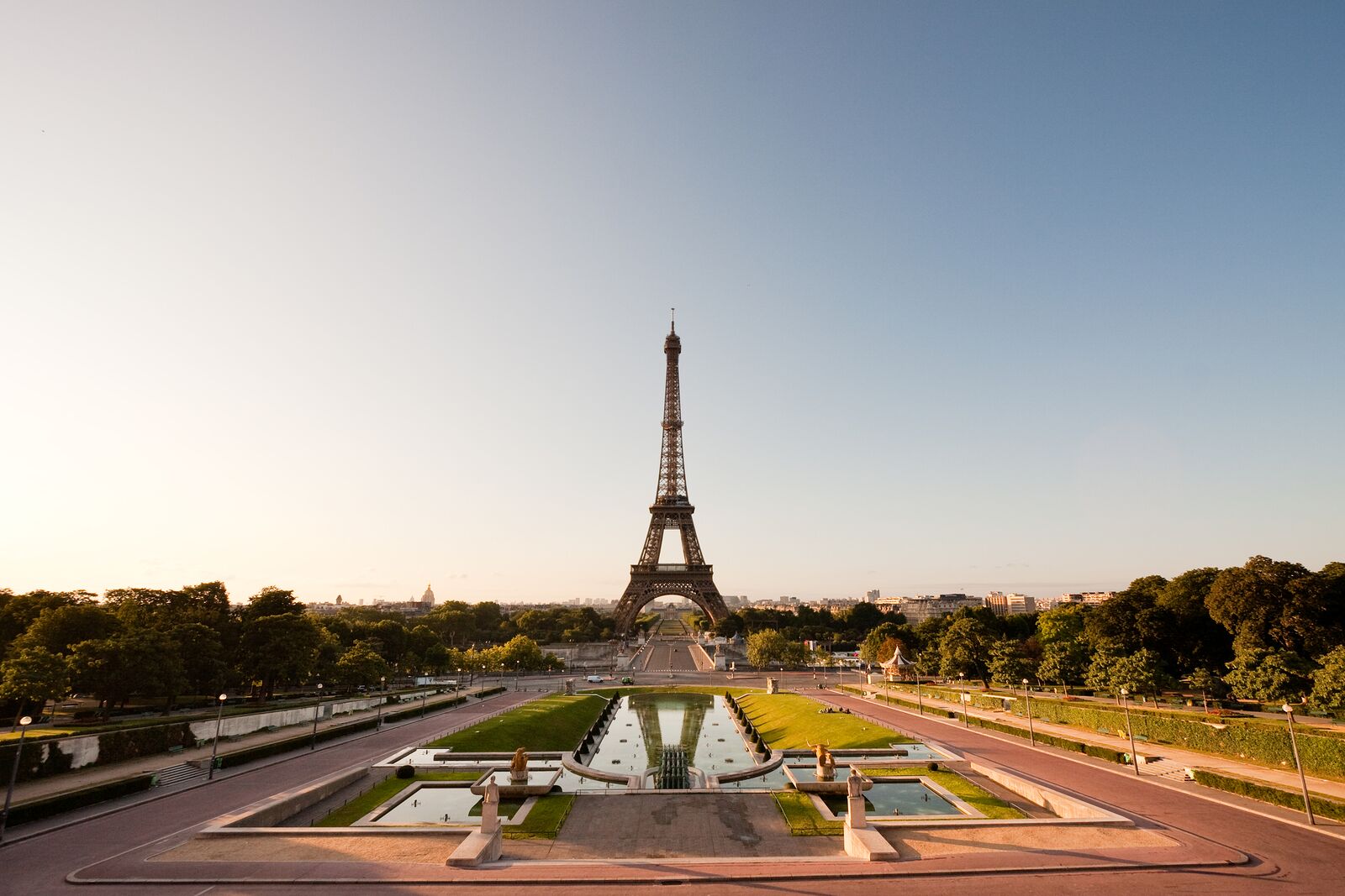 Welcome to Paris Day Trip with Professional Guide from London - Acomodações em Londres