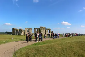 Extended Visit to Windsor Castle and Stonehenge with Free Snack Pack