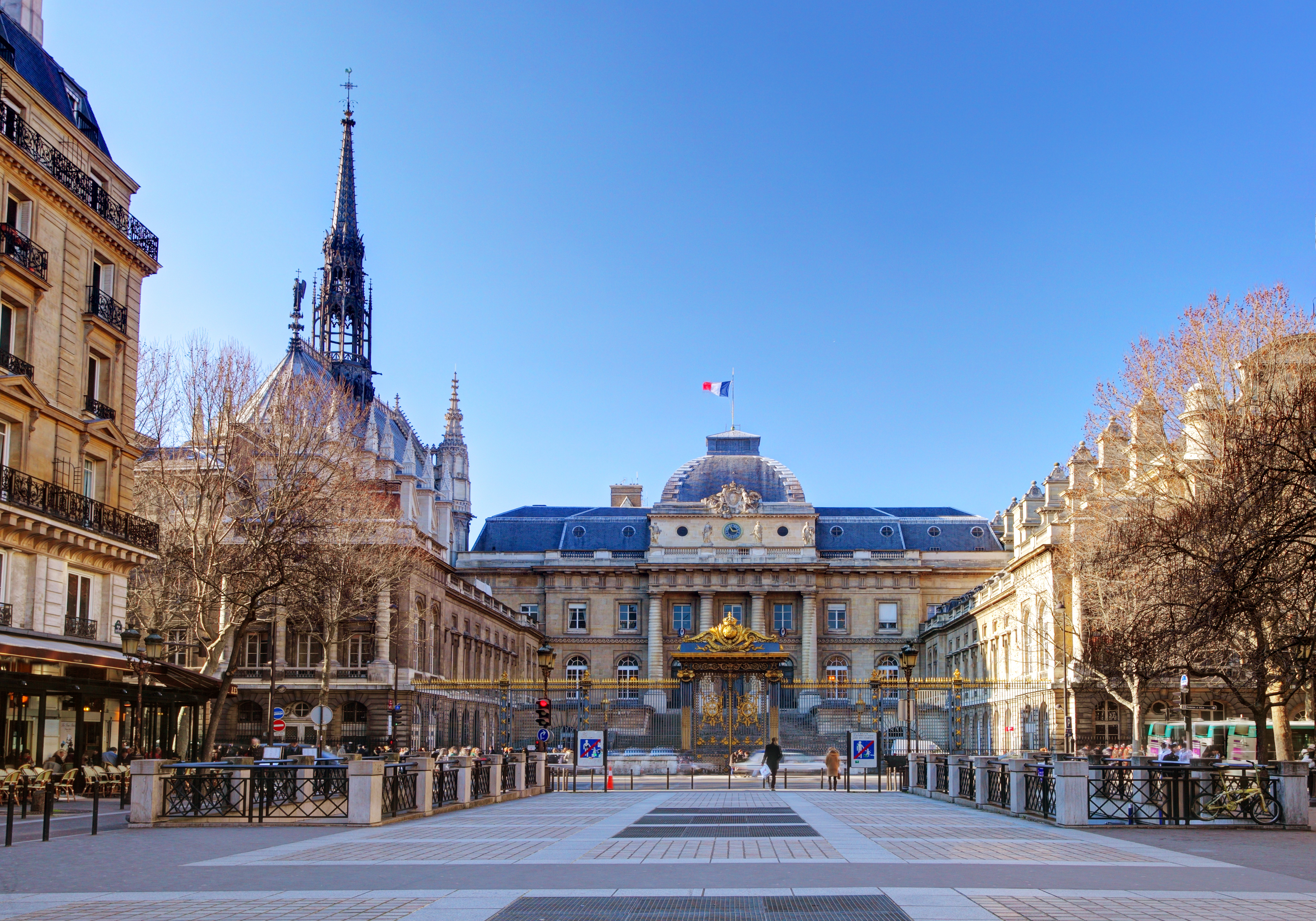 Tour Guiado por la Isla de la Cité y Exteriores de Notre-Dame con Entrada a la Cripta - Acomodações em Paris