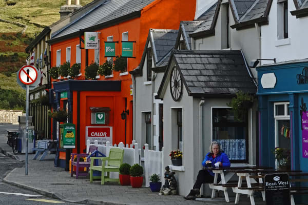 Some guests will choose to stroll out along the edges of Killary Fjord, while others will opt for an Irish Coffee or Hot Whiskey in one of the local bars.  Length of stay approx. 30 minutes