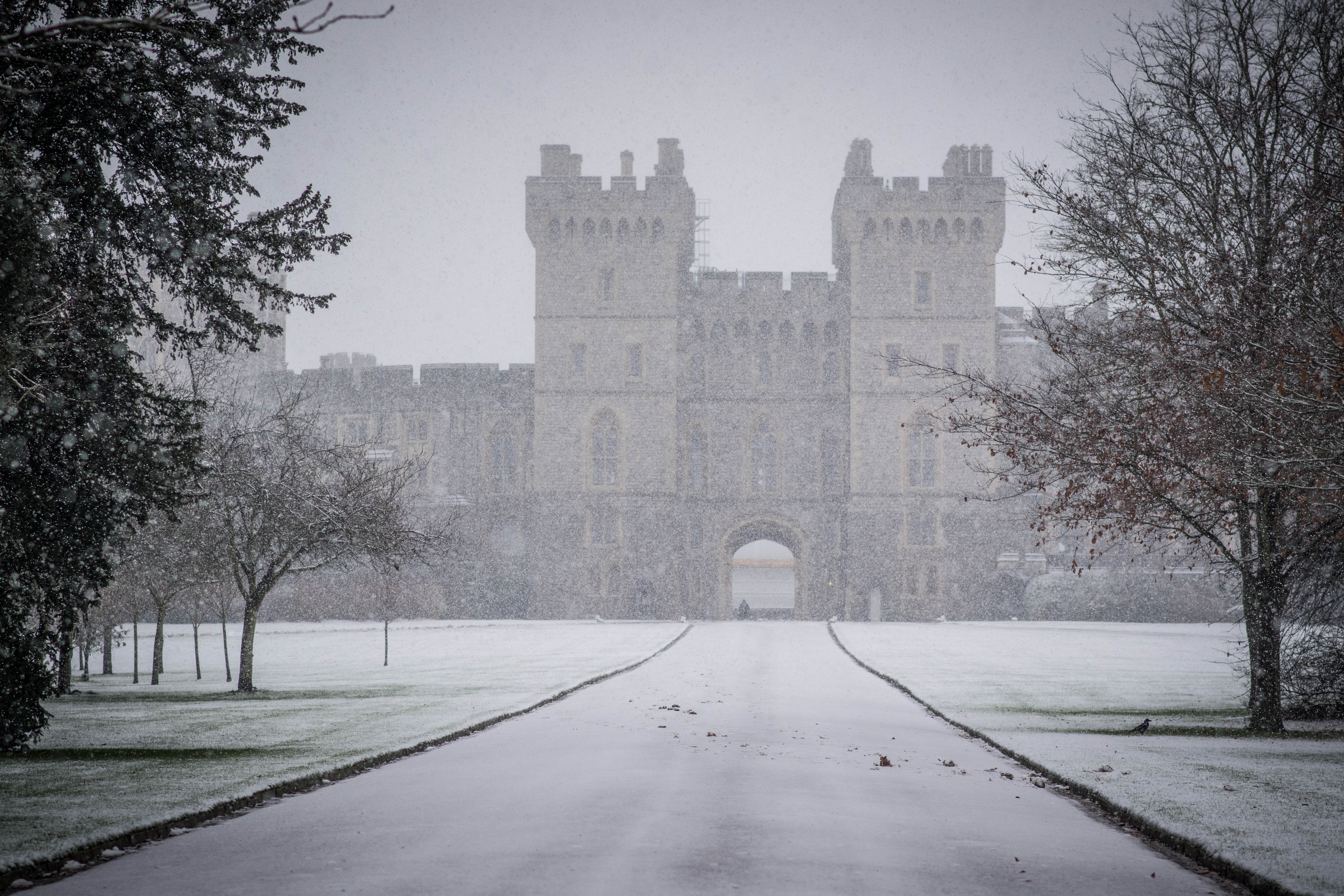 Windsor, Oxford and Avebury's Stone Circle with Traditional Christmas Lunch