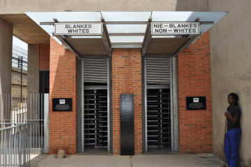 The Apartheid Museum - A Testament to South Africa’s Dark Past and Bright Future