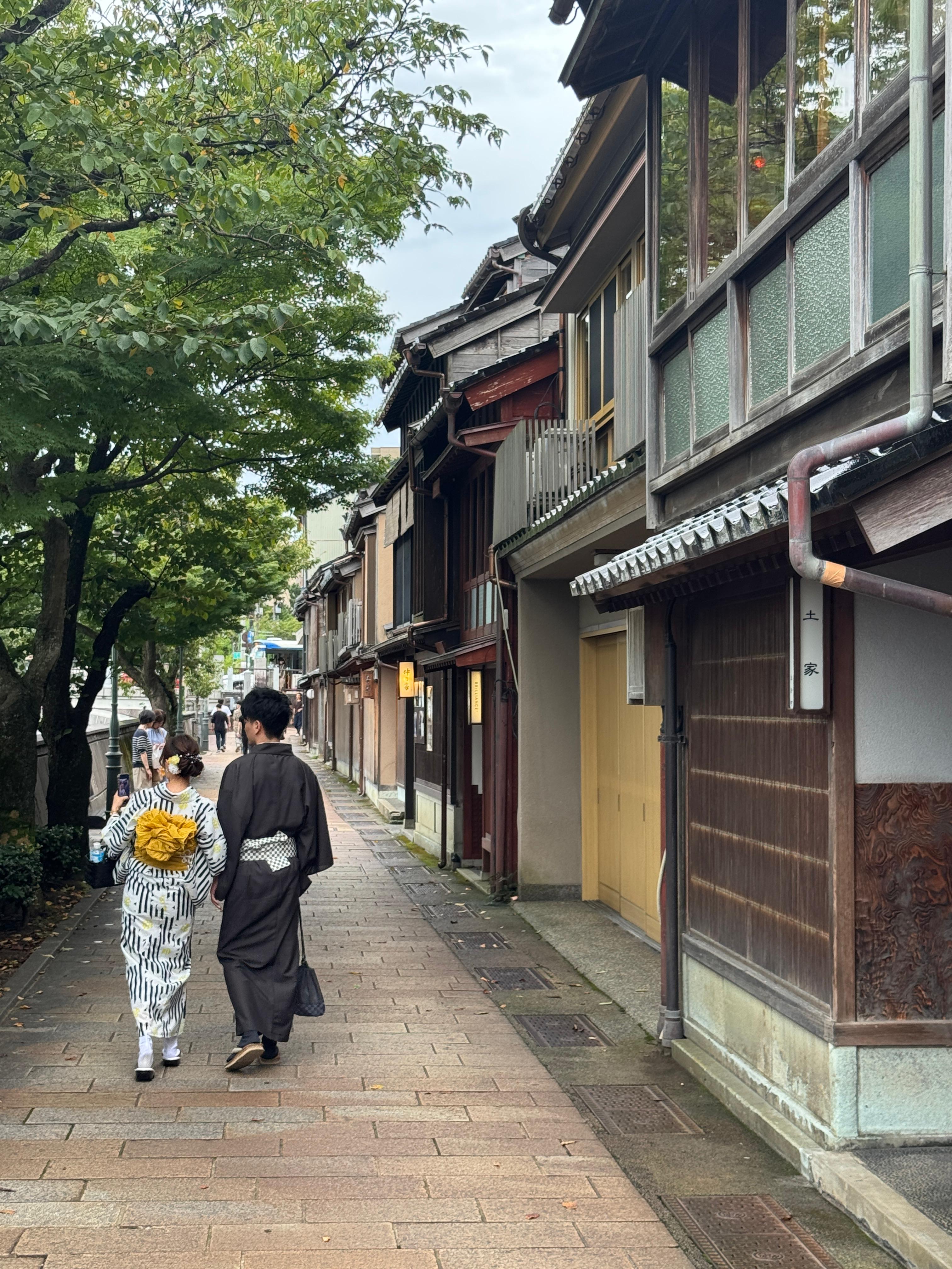 Shirakawago and Kanazawa from Kyoto