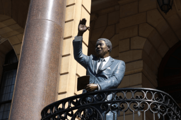 Relive the Madiba magic on a free Cape Town walking tour