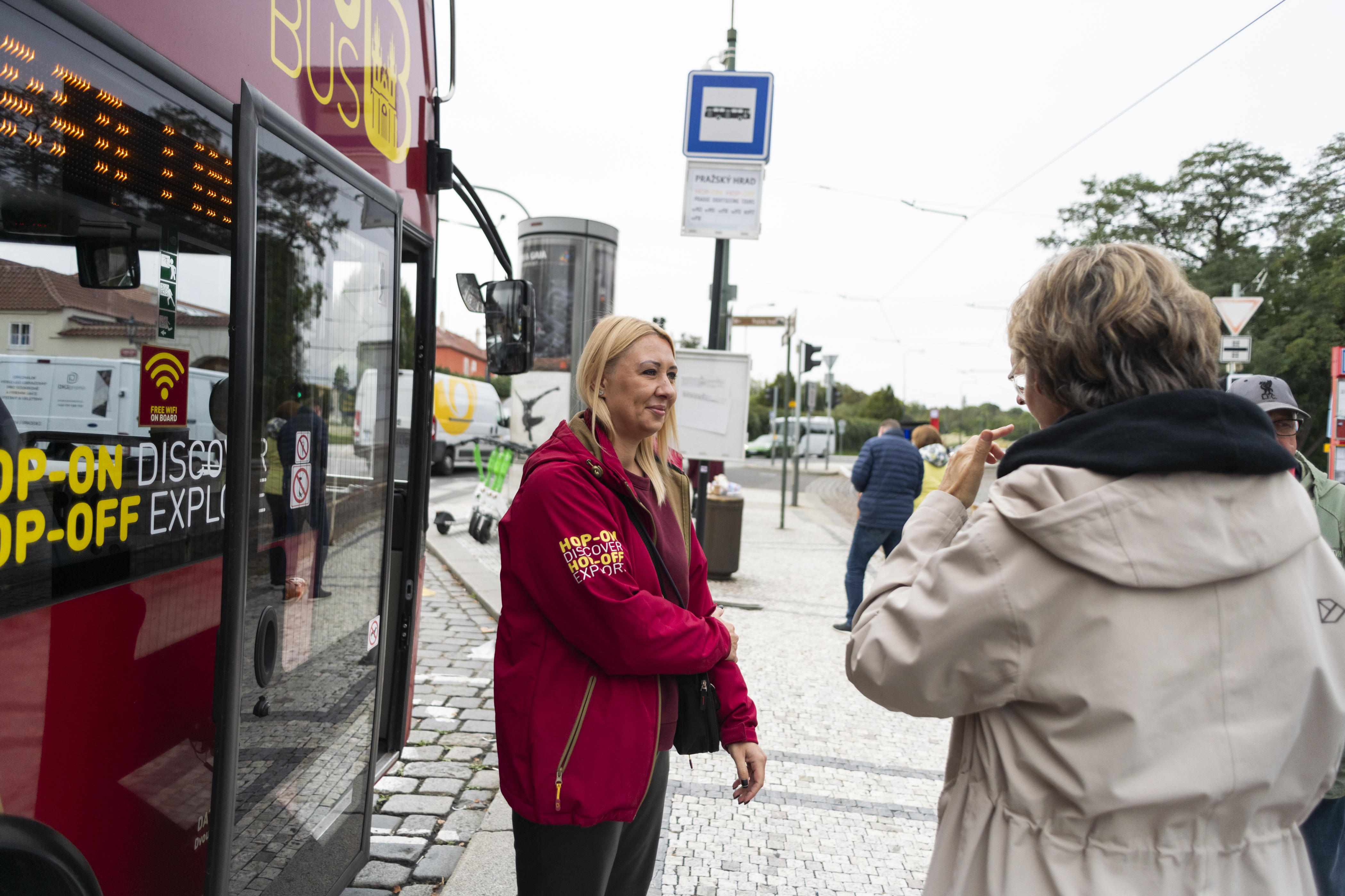 Bilhete Big Bus Praga Essential 1-Dia Hop-on Hop-off com Cruzeiro  - Acomodações em Praga