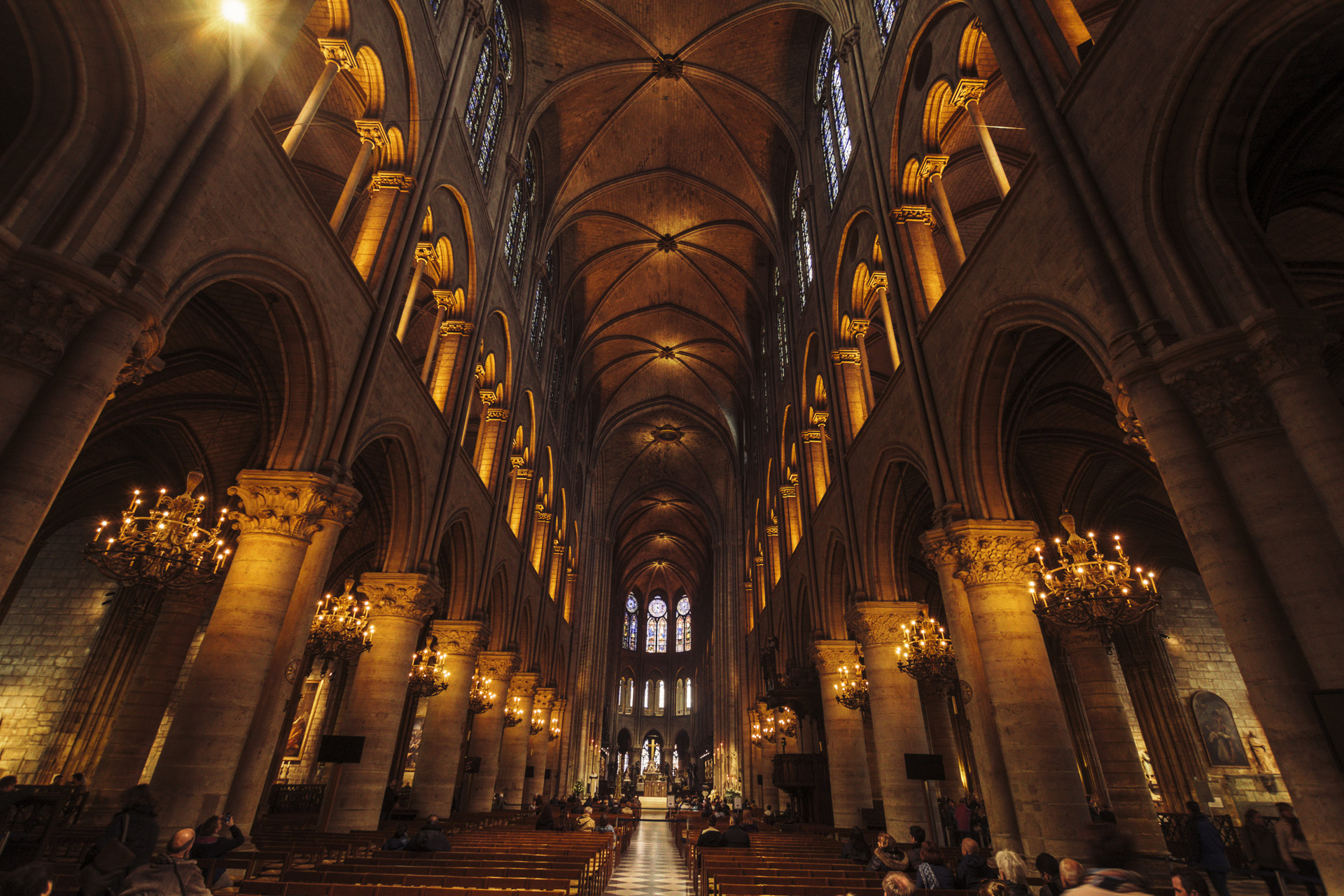 Notre-Dame Island & Skip-the-Line Sainte-Chapelle Tour in Small Group  - Acomodações em Paris