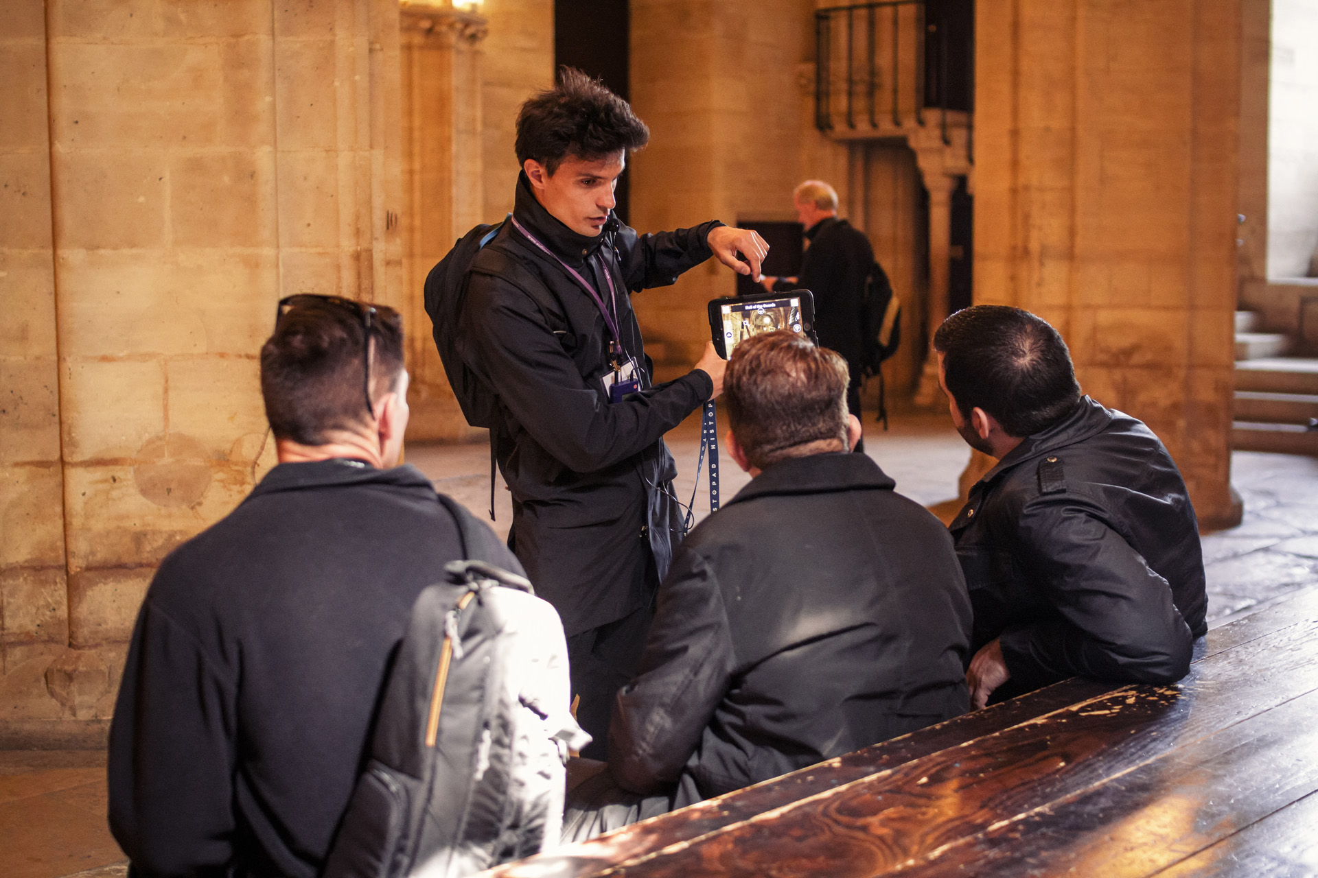Notre-Dame Island & Skip-the-Line Sainte-Chapelle Tour in Small Group  - Acomodações em Paris