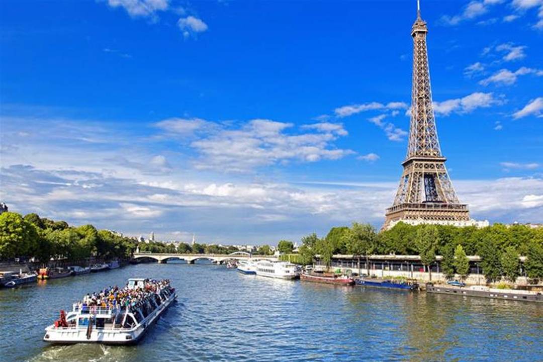 Discover Paris at Your Leisure with River Cruise or Bus Tour or Travel Card – Image 4 | WeShare