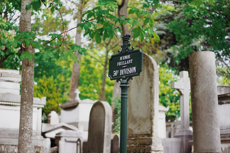 Private Pere Lachaise Cemetery Walking Tour: Scandals and Love Affairs - Alojamientos en Paris