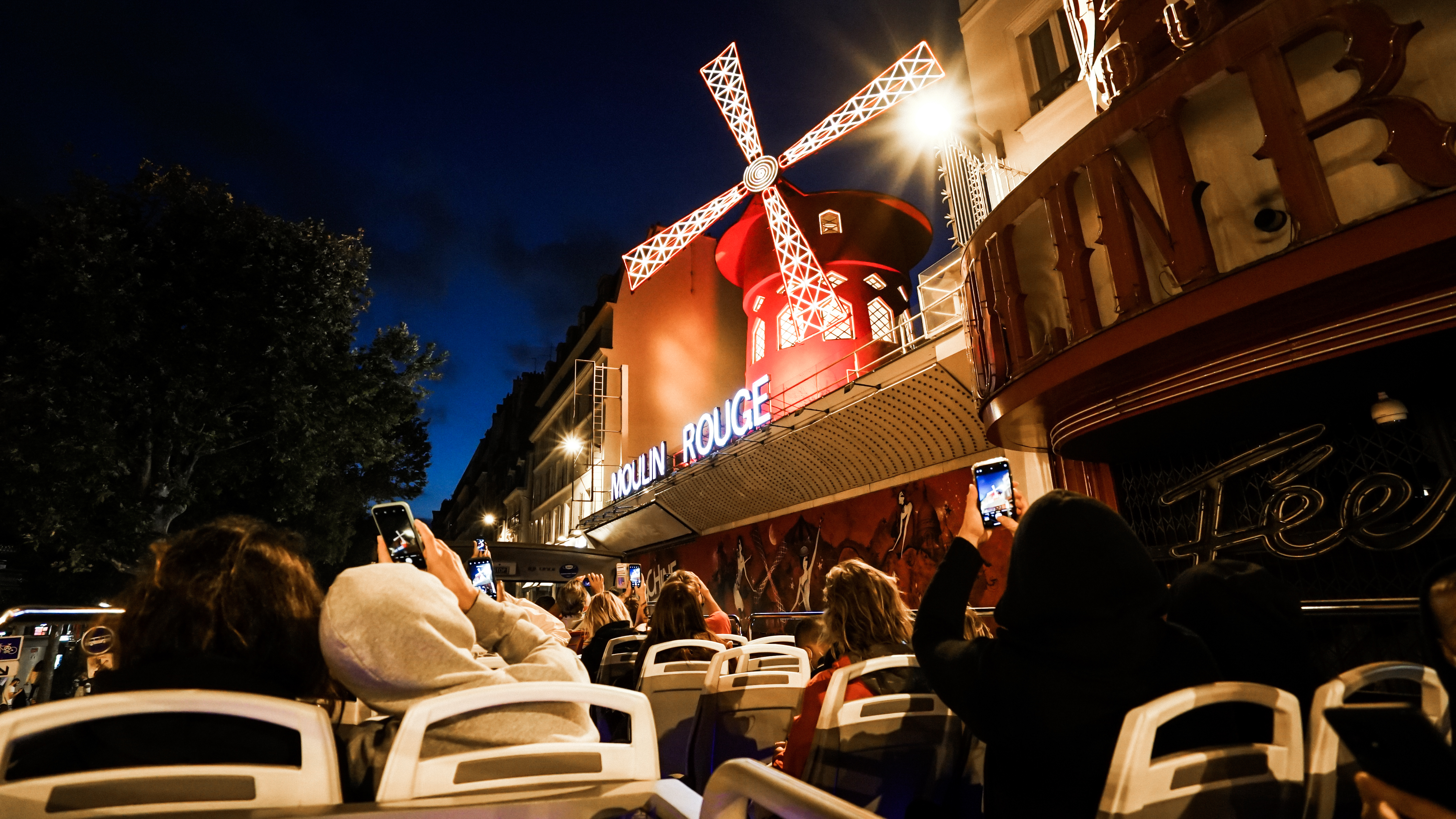 Tour Nocturno en Paris en Autobús - Alojamientos en Paris