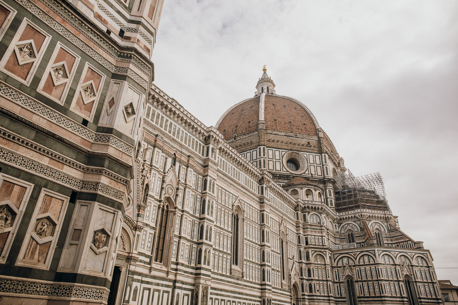 Florence in a Day: Accademia Gallery with Michelangelo's David, the Uffizi Gallery and Walking Tour in Small Group - Alojamientos en Florencia