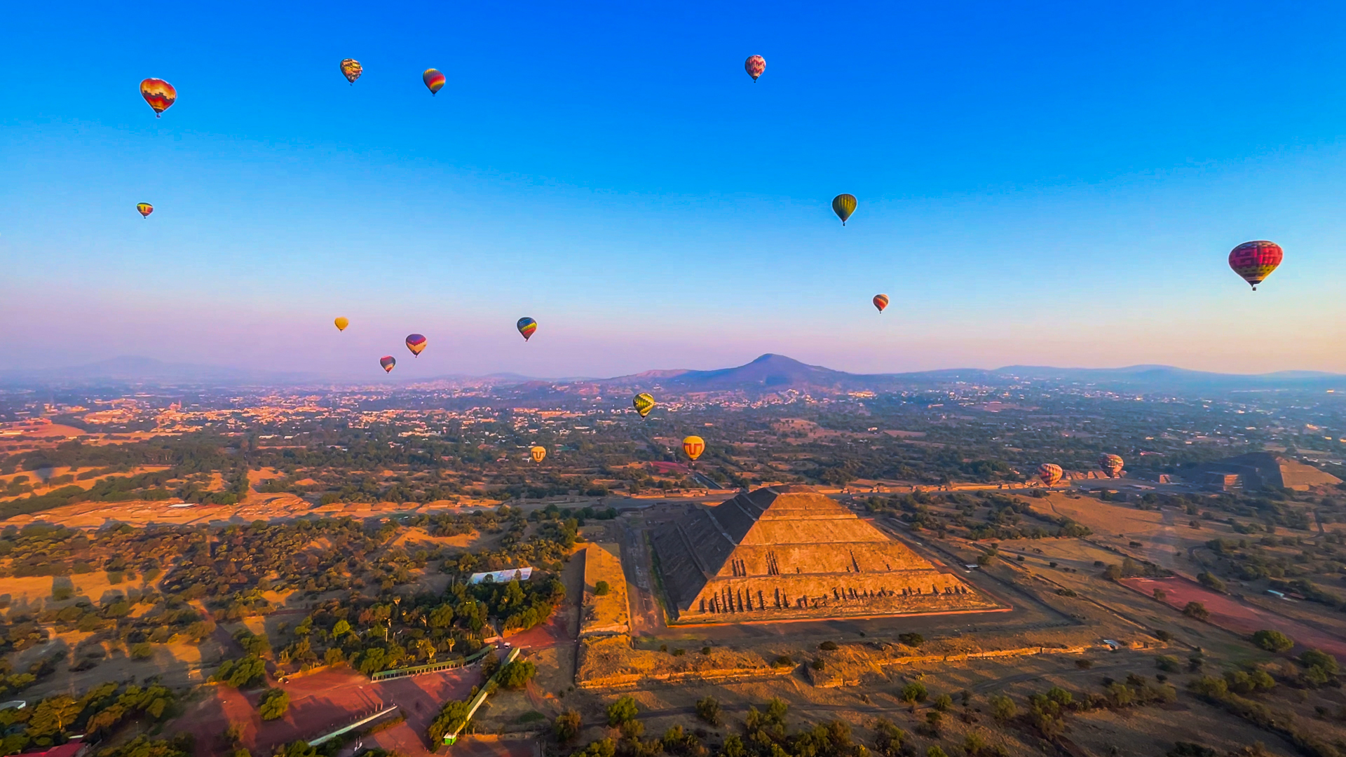 Vuelo en globo sobre Teotihuacán con visita guiada opcional a las Pirámides y Basílica de Guadalupe