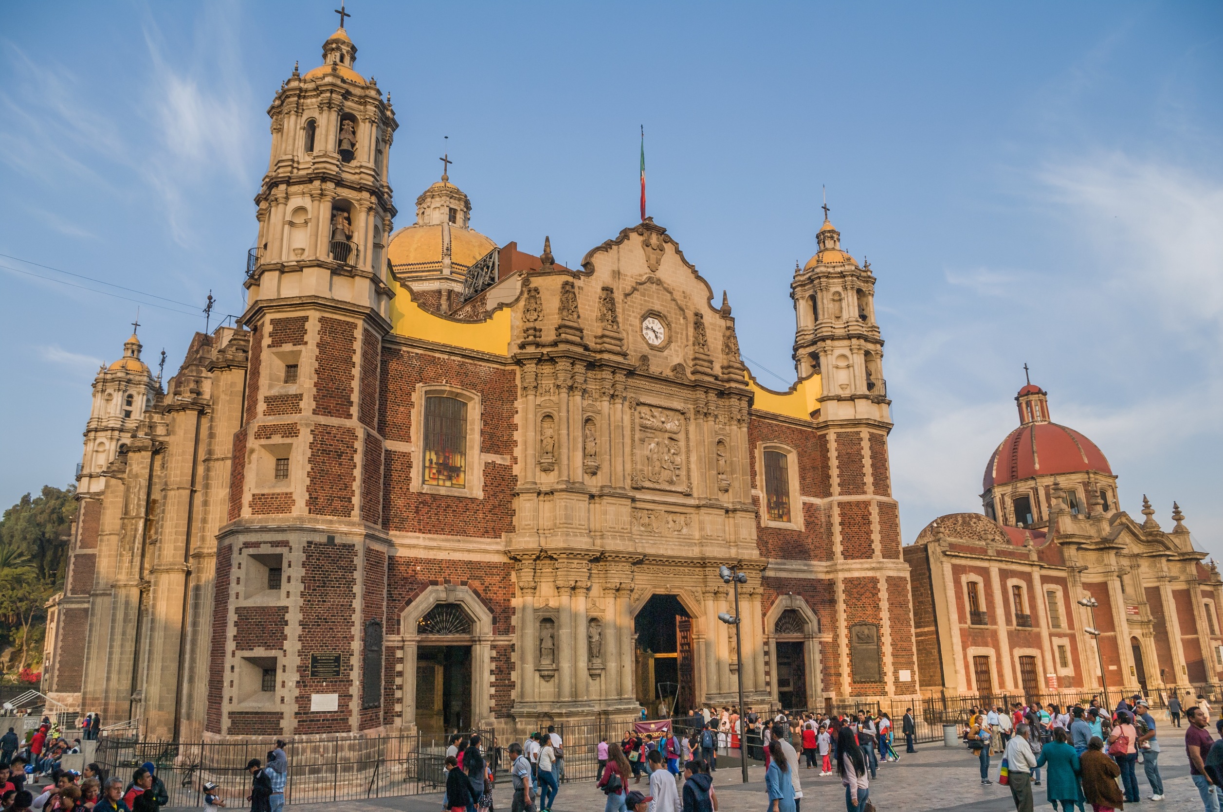 Private 2-Day Combo Tour: Teotihuacan and Basilica of Guadalupe + Xochimilco, Coyoacan and Frida Kahlo Museum