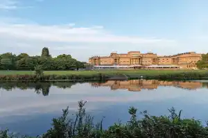 Buckingham Palace Entrance + Open Top Bus Tour