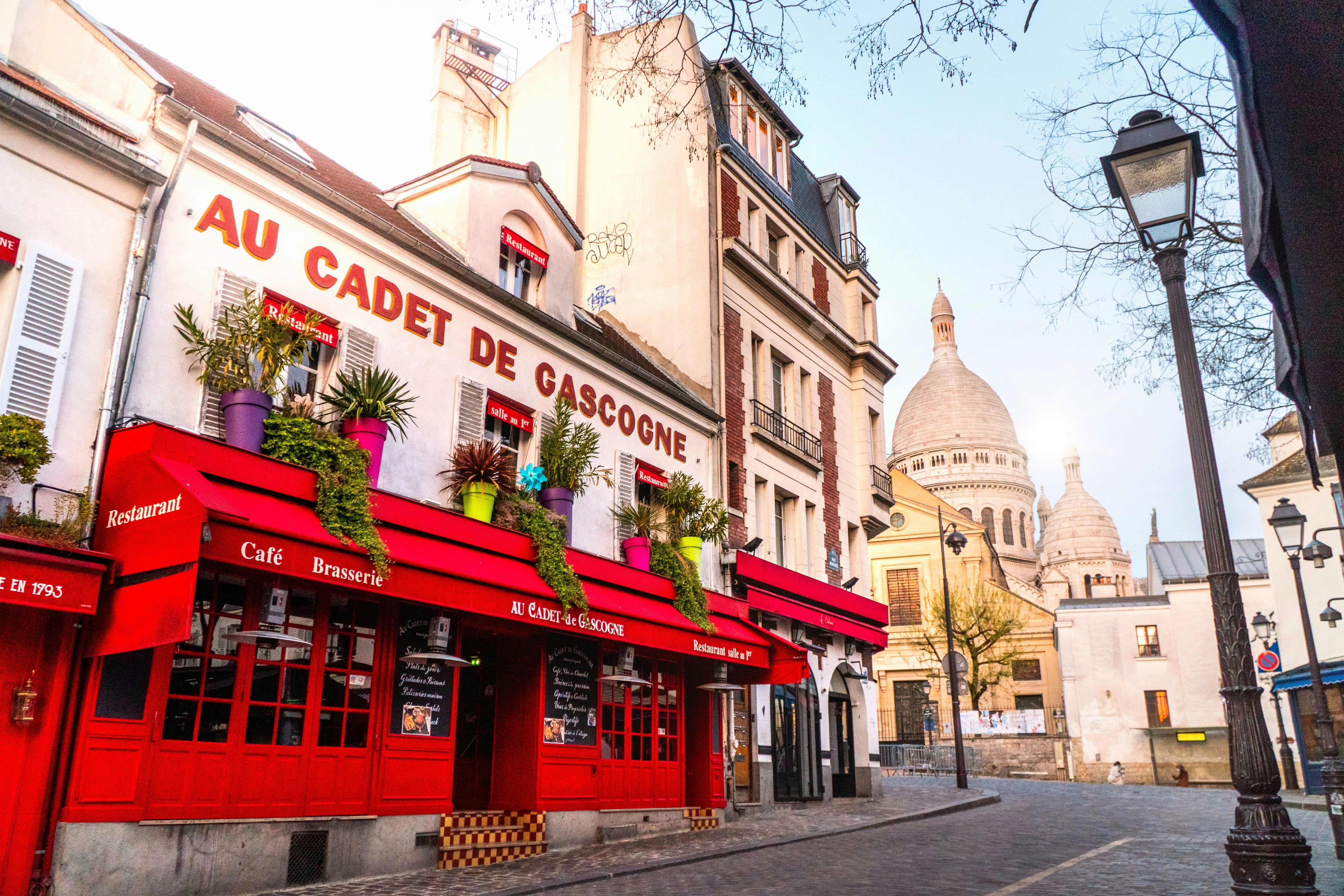 Montmartre Guided Walking Tour in Small Group - Alojamientos en Paris