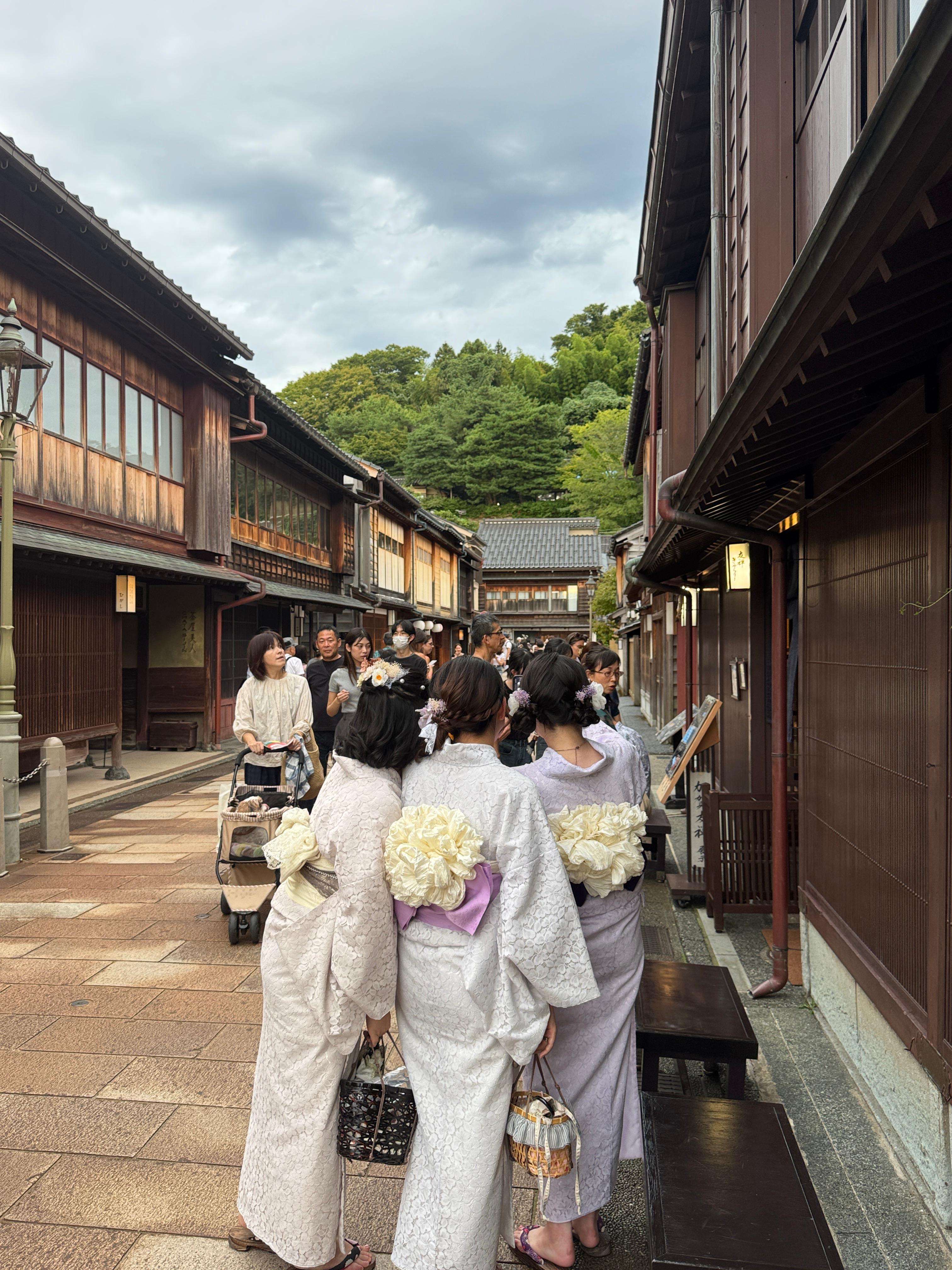 Shirakawago and Kanazawa from Tokyo