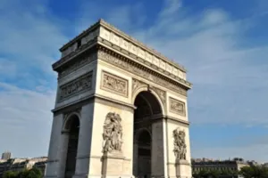 Big Bus Paris 24-Hour Hop-on, Hop-off Tour with Arc de Triomphe