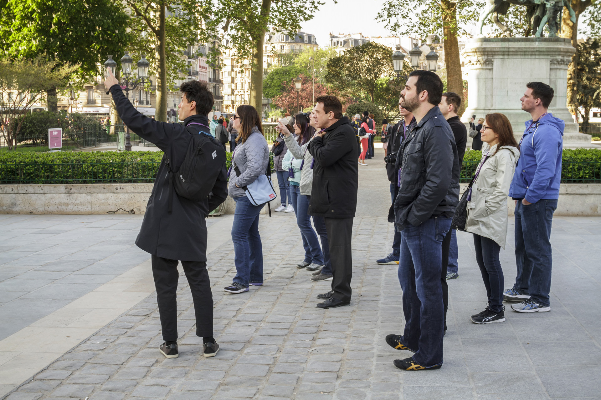 Notre-Dame Island & Skip-the-Line Sainte-Chapelle Tour in Small Group  - Acomodações em Paris
