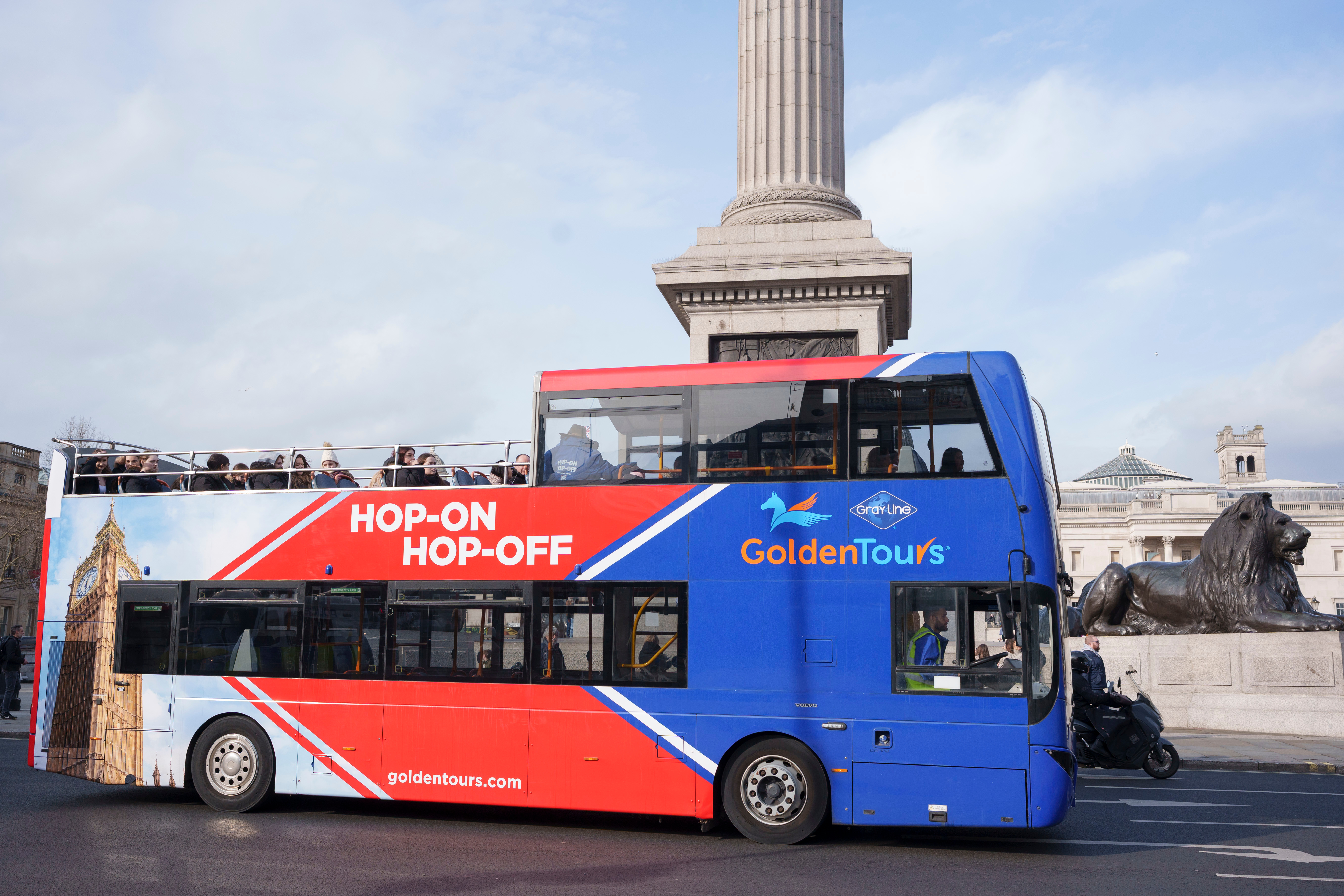 Hop-on Hop-off London Bus Tour & Tower of London – Image 3 | WeShare