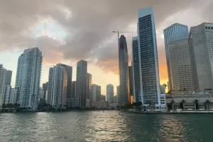 Miami Skyline Happy Hour 75 Min Sightseeing Cruise & Millionaire Homes