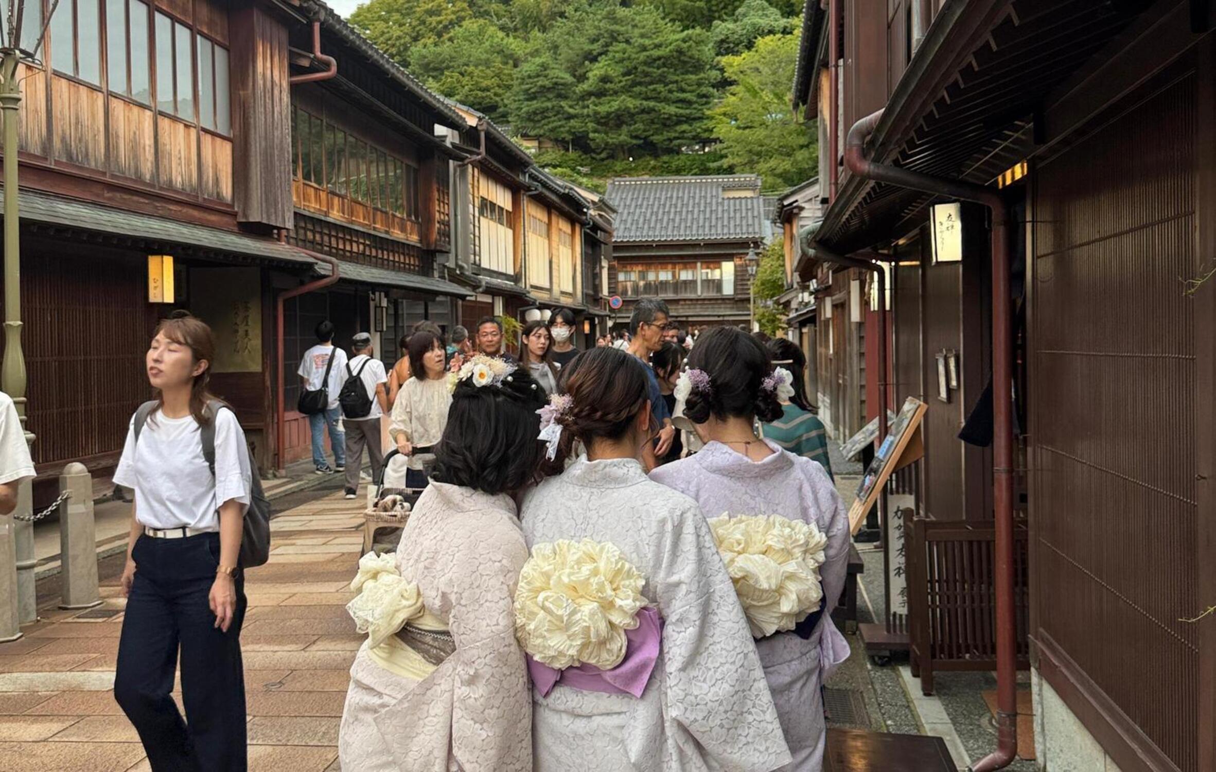 Shirakawago & Kanazawa from Osaka
