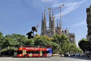 Barcelona Hop-on Hop-off Bus Tour + FC Barcelona Immersive Tour