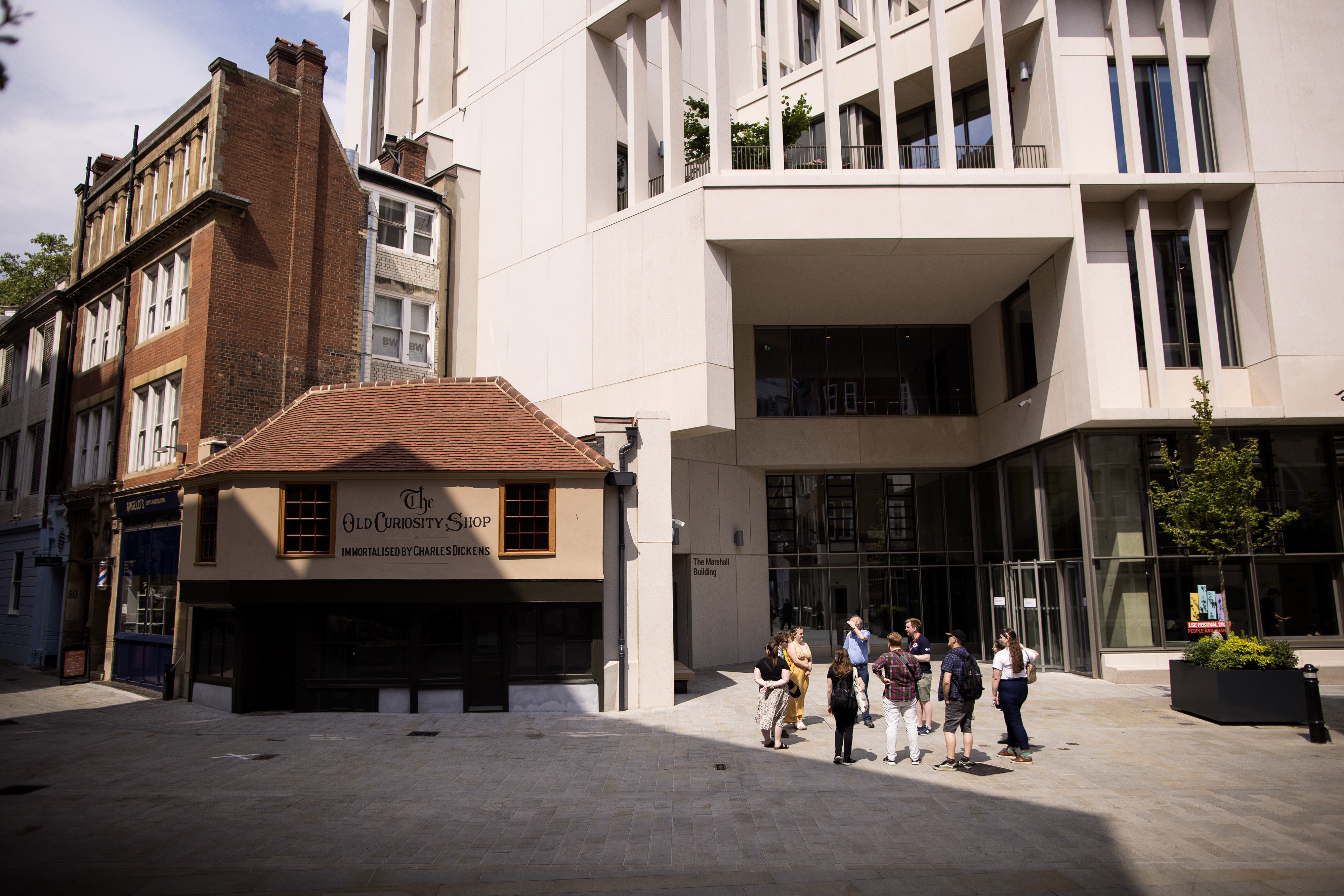 Secrets of Central London Walking Tour - Image 4 | WeShare