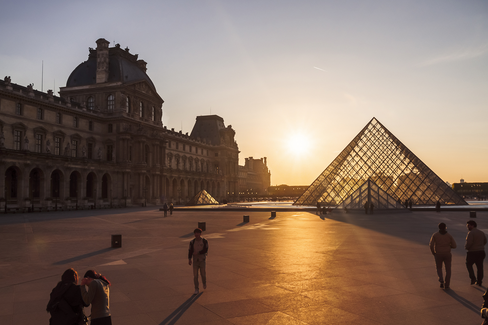 Closing Time at the Louvre: The Mona Lisa at Her Most Peaceful in Small Group - Alojamientos en Paris
