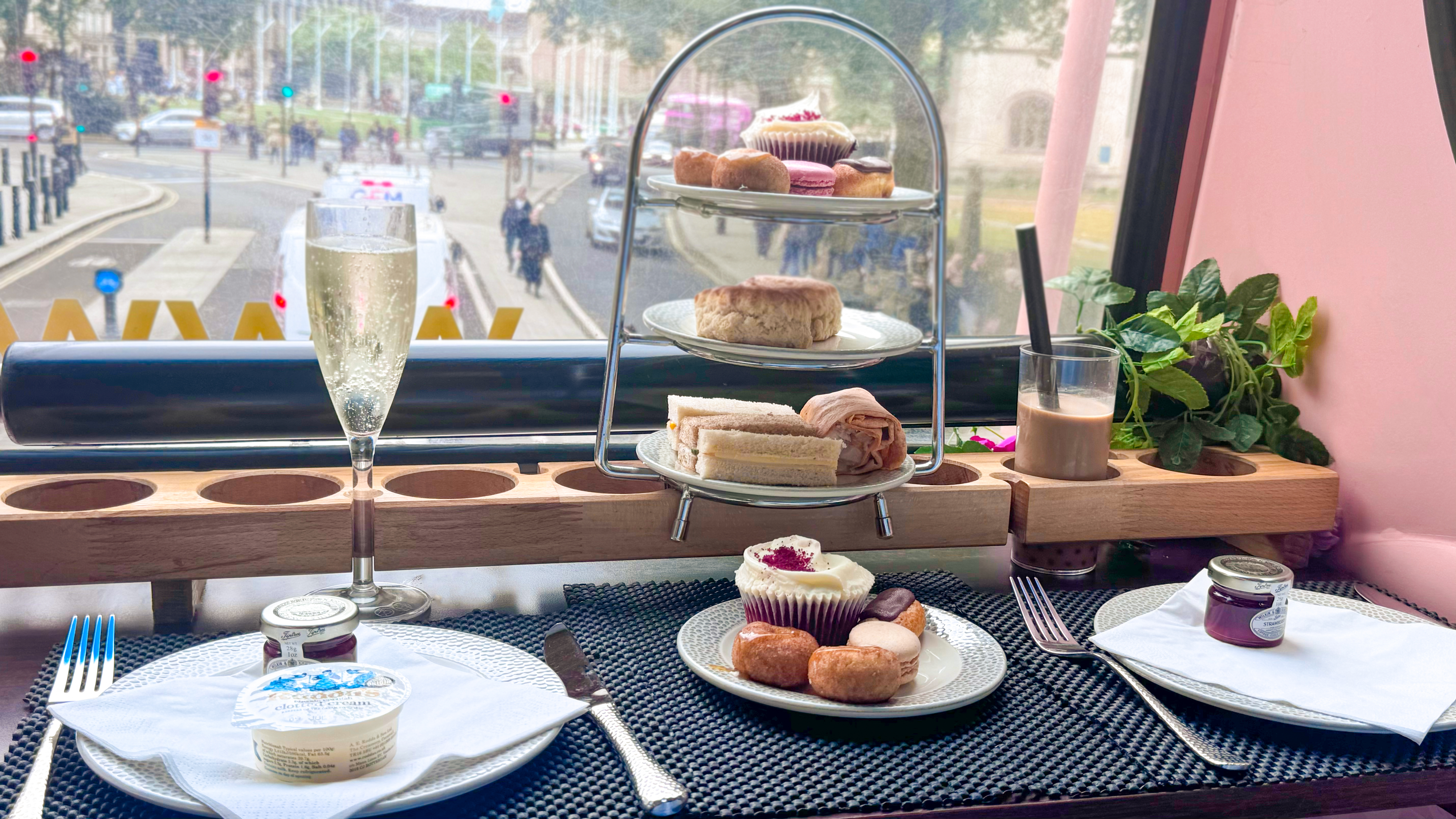 Taylor Swift Inspired London Afternoon Tea Bus – Image 3 | WeShare