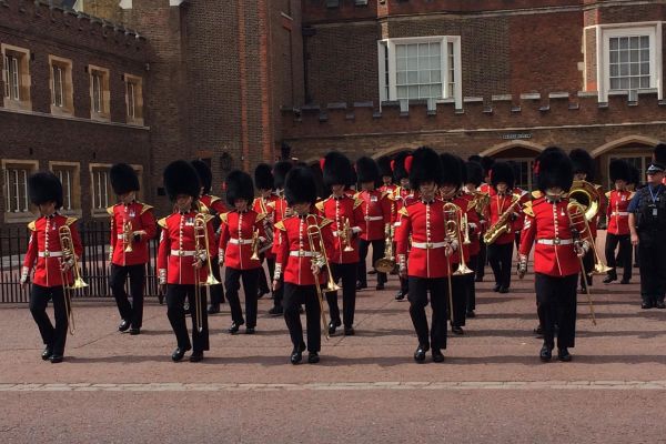 Changing of the Guard / British Royalty Walking Tour