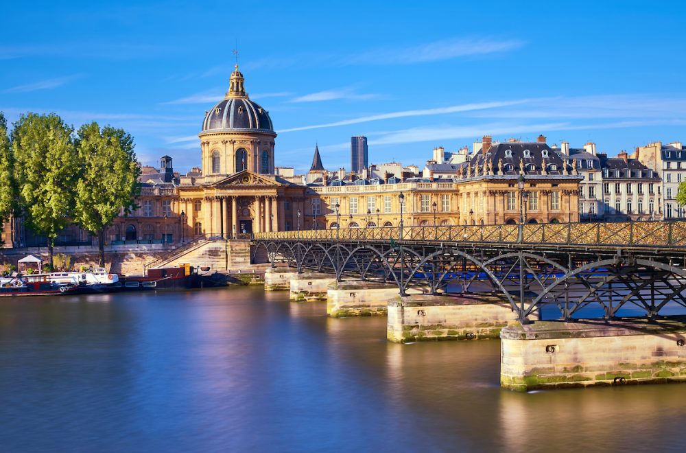 Emily in Paris Walking Tour in Small Group - Alojamientos en Paris
