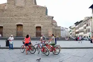 Private Florence at Night Bike Tour with Wine and Aperitivo Picnic