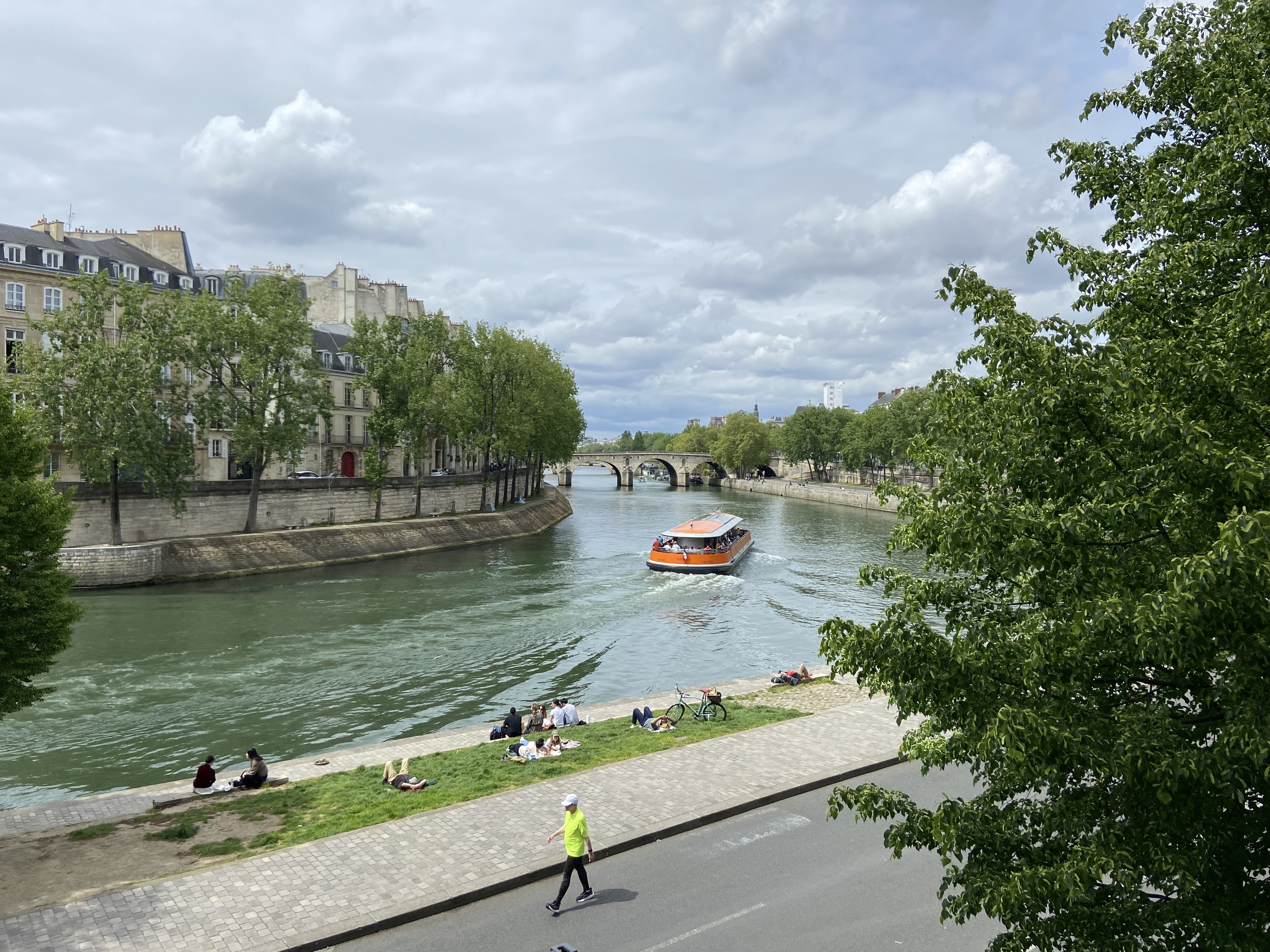 Welcome to Paris Day Trip with Professional Guide from London - Acomodações em Londres
