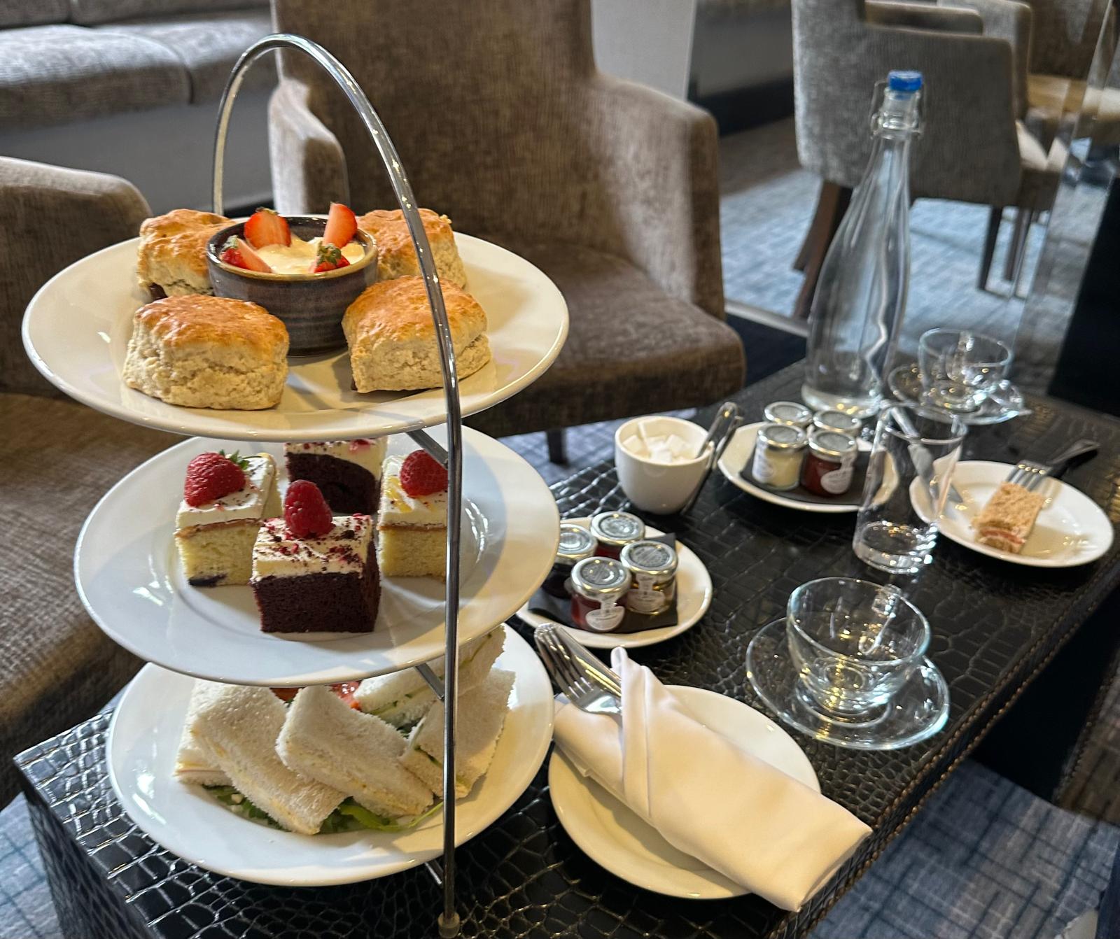 Buckingham Palace Tour and Afternoon Tea – Image 1 | WeShare