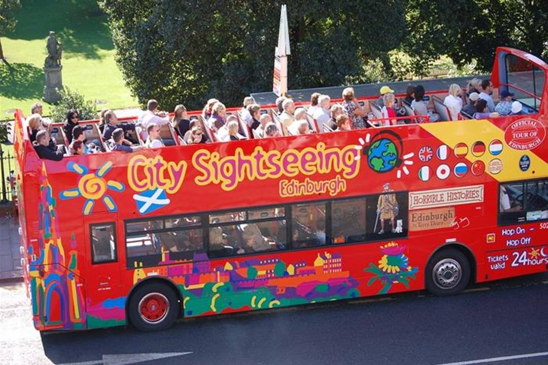 Day Trip to Edinburgh with Bus Tour & Edinburgh Castle Entry