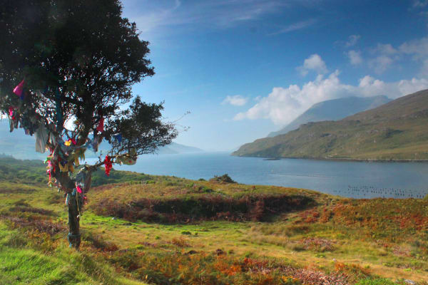 Ireland’s only fjord serves the natural border between counties Galway and Mayo. This breathtaking vista helps tell the story of millions of years of natural geographical evolution, while also doubling as a featured photo stop. Length of stay approx 10 minutes.