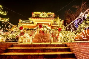 Tour America - Dyker Heights Christmas