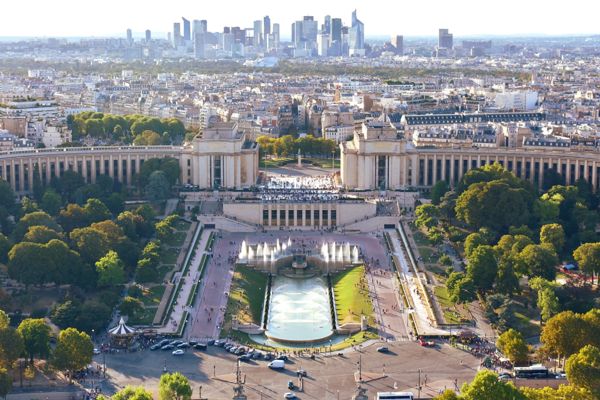 Skip-the-Line Eiffel Tower and Trocadero Gardens Tour in Small Group - Alojamientos en Paris
