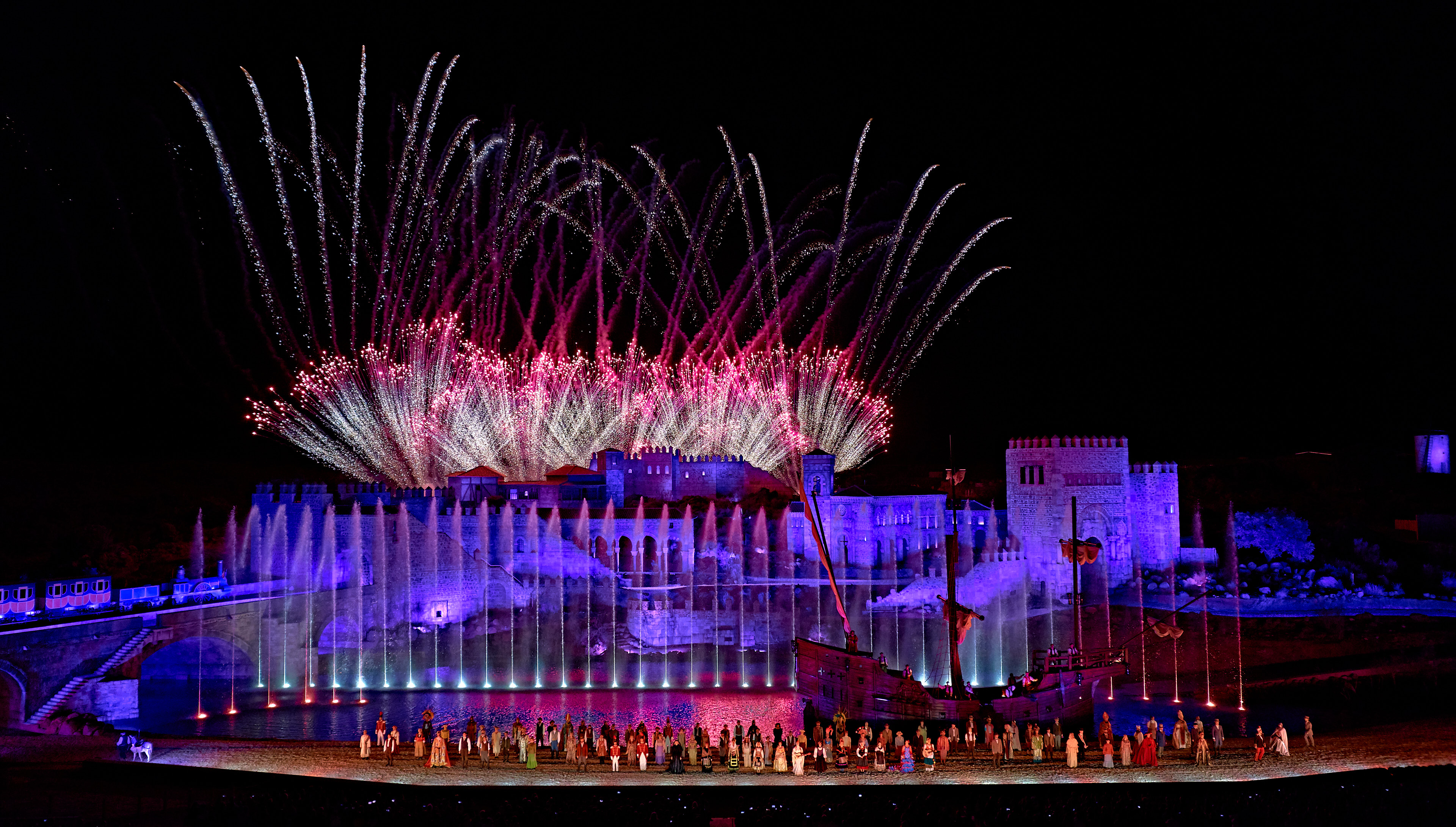 From Toledo: Puy du Fou with El Sueño de Toledo Night Show & Transfer