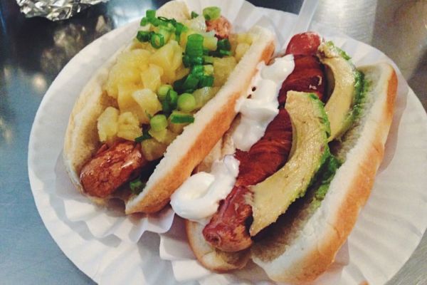 a Hot Dog stop at the Food On Food Midtown Mix Guided Tour