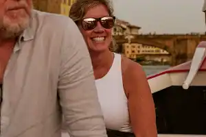 Romantic tour of Florence at sunset by traditional gondola