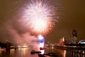 New Year’s Eve Thames Cruise and dinner with Fireworks on board the Neptune Clipper