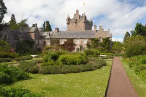 Invergordon Shore Excursion: Inverness City, Cawdor Castle and Highland Whisky