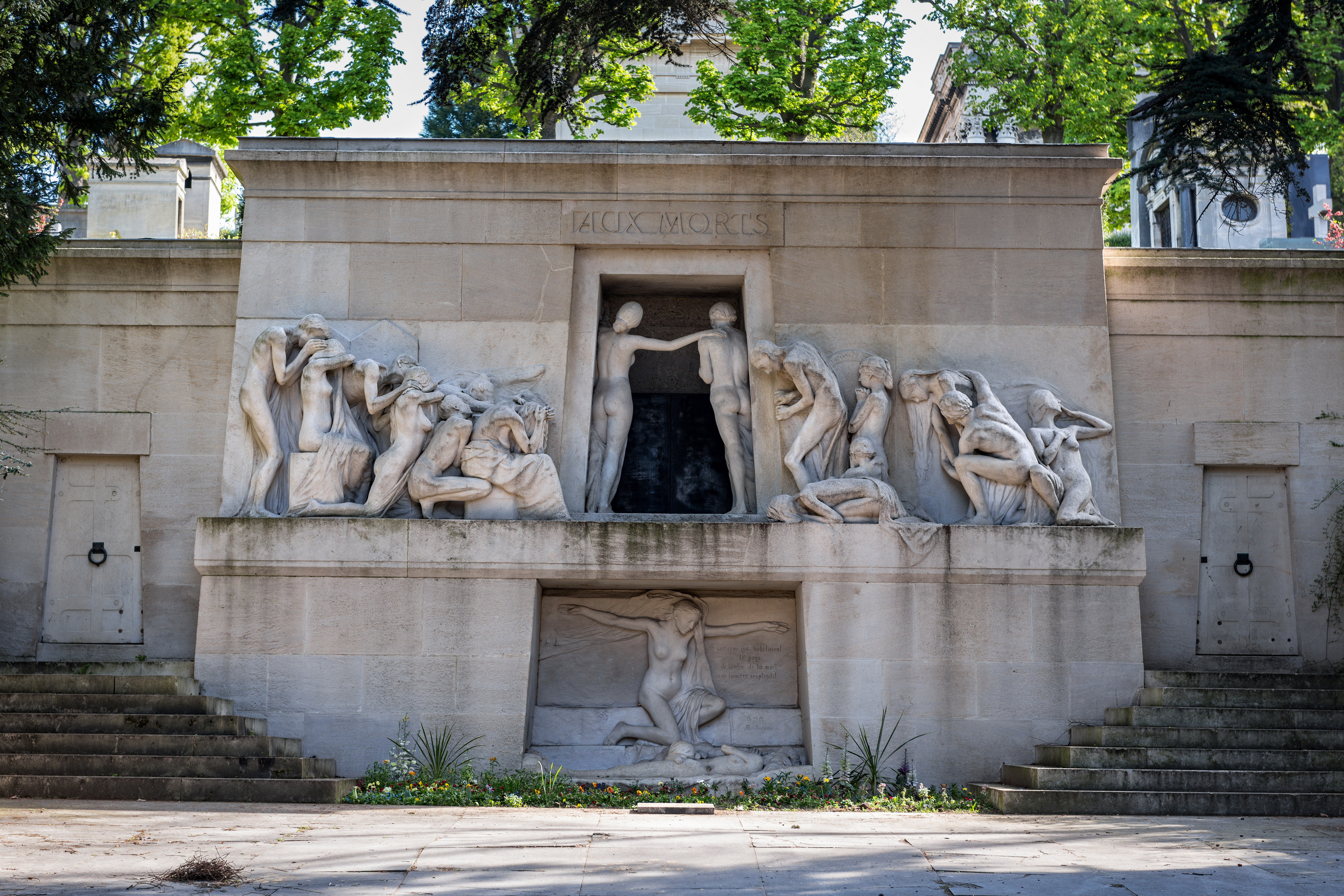 Private Pere Lachaise Cemetery Walking Tour: Scandals and Love Affairs - Alojamientos en Paris