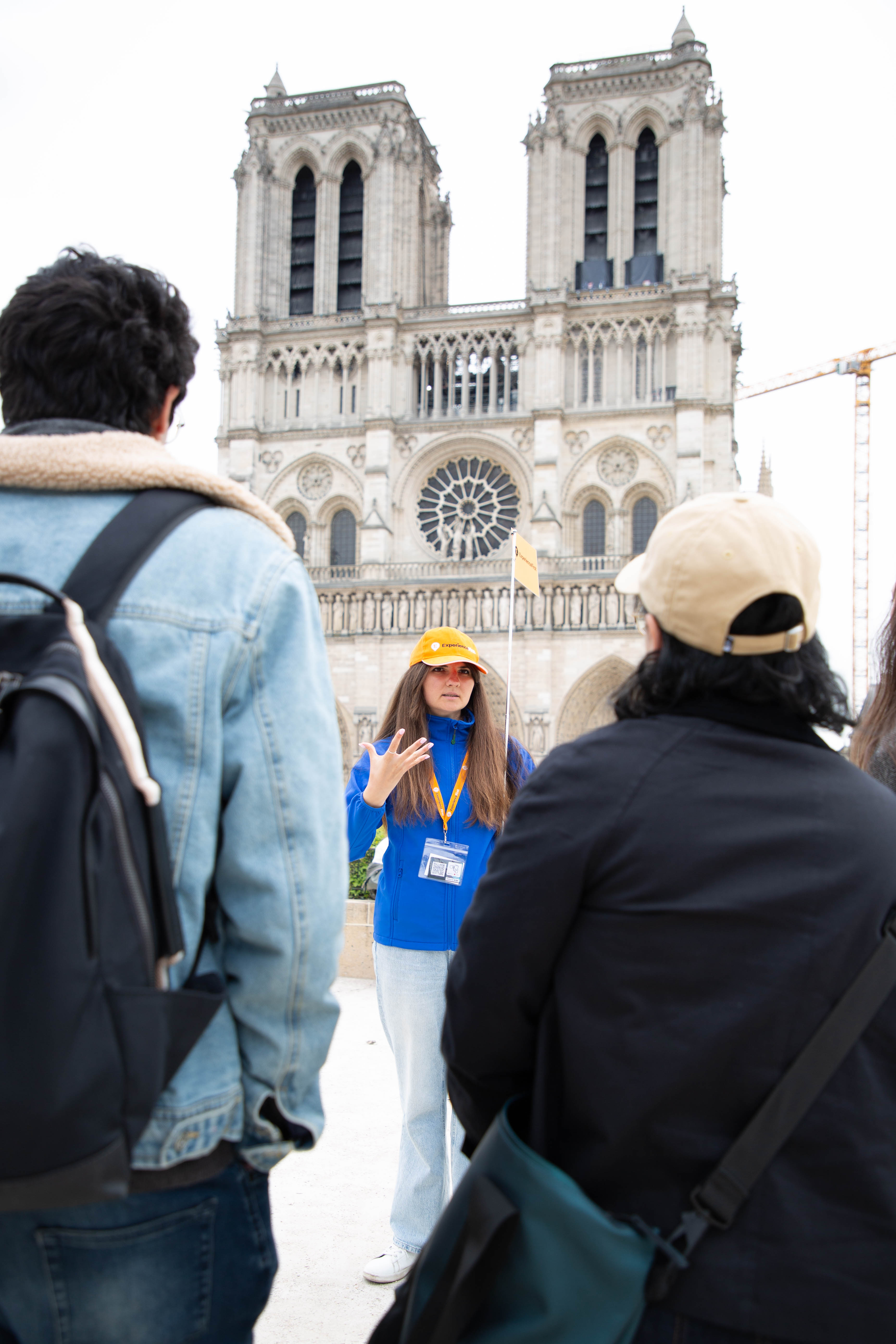 Guided Tour of Île de la Cité and Notre-Dame’s Exterior with Crypt Entry in Small Group - Alojamientos en Paris