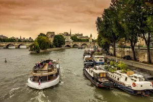 Seine River Walking Tour with Optional Musée d'Orsay and Seine Cruise