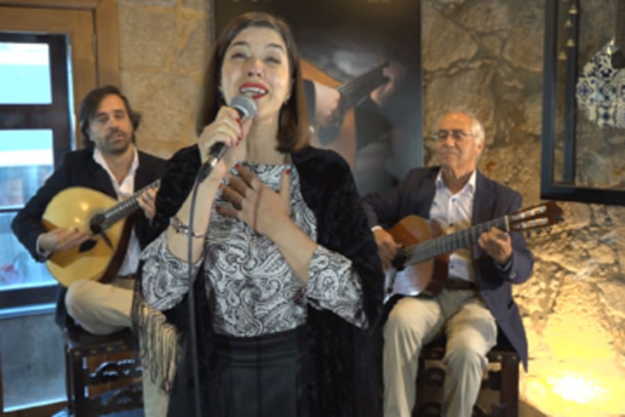 Listen Fado, a Typical experience